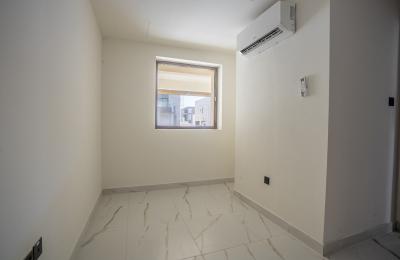 CORNER UNIT | CLOSE TO AMENETIES | MOTIVATED SELLER