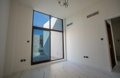 CORNER UNIT | CLOSE TO AMENETIES | MOTIVATED SELLER