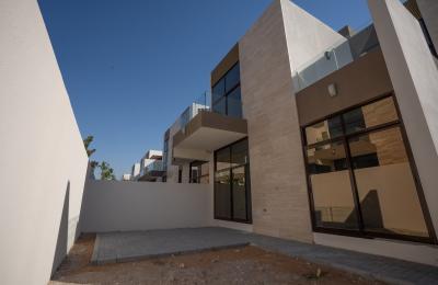 CORNER UNIT | CLOSE TO AMENETIES | MOTIVATED SELLER