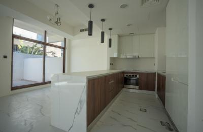 CORNER UNIT | CLOSE TO AMENETIES | MOTIVATED SELLER
