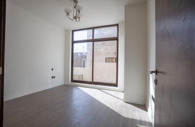 CORNER UNIT | CLOSE TO AMENETIES | MOTIVATED SELLER