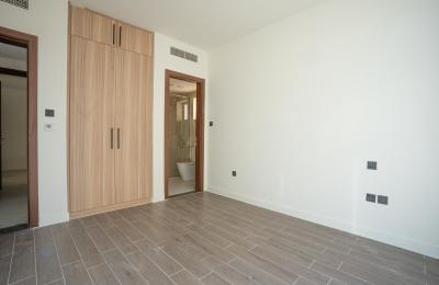 CORNER UNIT | CLOSE TO AMENETIES | MOTIVATED SELLER