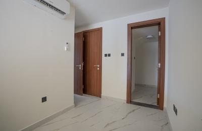 CORNER UNIT | CLOSE TO AMENETIES | MOTIVATED SELLER