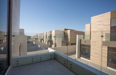 CORNER UNIT | CLOSE TO AMENETIES | MOTIVATED SELLER