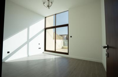CORNER UNIT | CLOSE TO AMENETIES | MOTIVATED SELLER