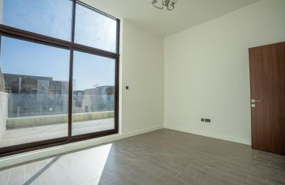 CORNER UNIT | CLOSE TO AMENETIES | MOTIVATED SELLER