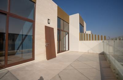 CORNER UNIT | CLOSE TO AMENETIES | MOTIVATED SELLER
