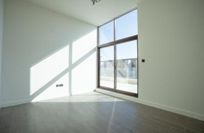 CORNER UNIT | CLOSE TO AMENETIES | MOTIVATED SELLER